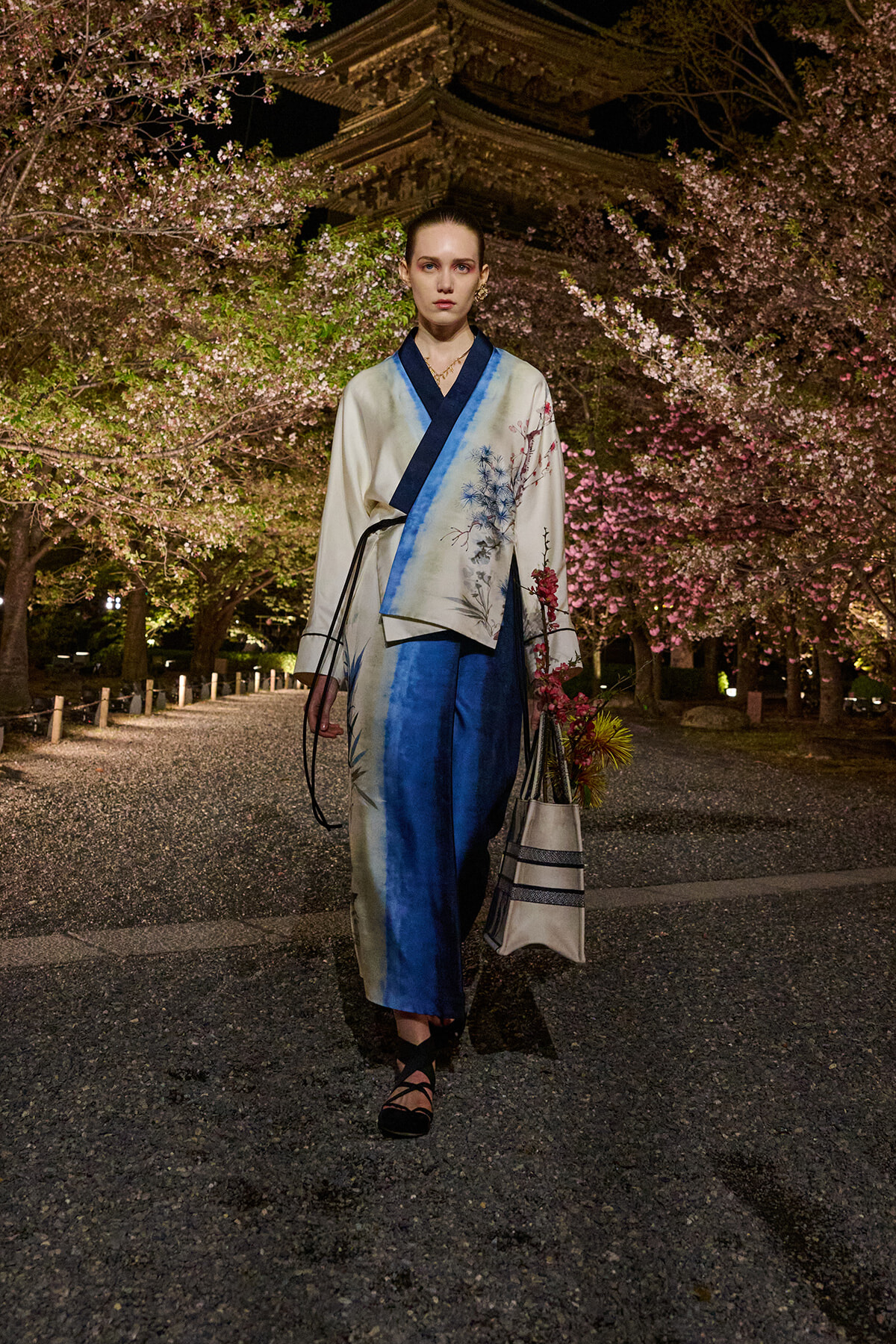 ディオールの2025年フォール コレクション、京都・東寺の庭園を舞台に